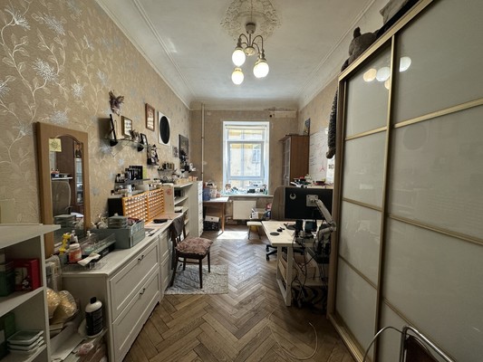 Продам многокомнатную квартиру, 5-я В.О. линия, 64/13А, Санкт-Петербург г
