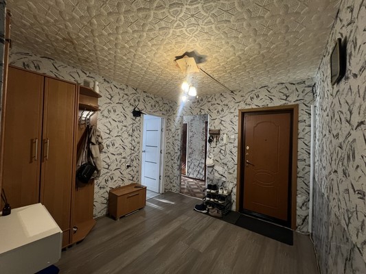 Продам трехкомнатную (3-комн.) квартиру, 36, Новый Свет п
