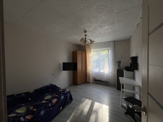 Продам трехкомнатную (3-комн.) квартиру, 36, Новый Свет п