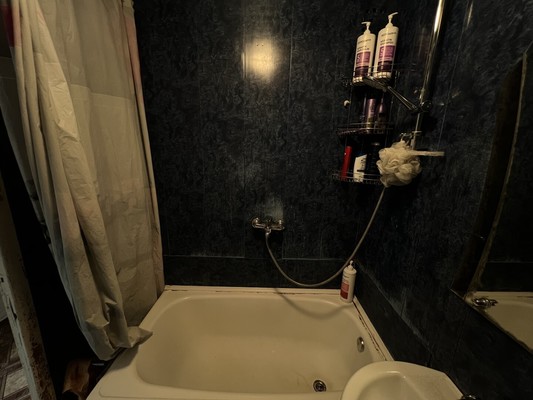 Продам трехкомнатную (3-комн.) квартиру, 36, Новый Свет п