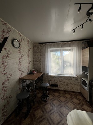 Продам трехкомнатную (3-комн.) квартиру, 36, Новый Свет п