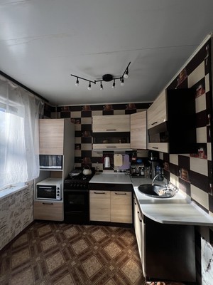 Продам трехкомнатную (3-комн.) квартиру, 36, Новый Свет п