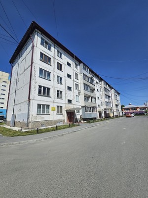 Продам двухкомнатную (2-комн.) квартиру, Мира пр-кт, 239а, Южно-Сахалинск г