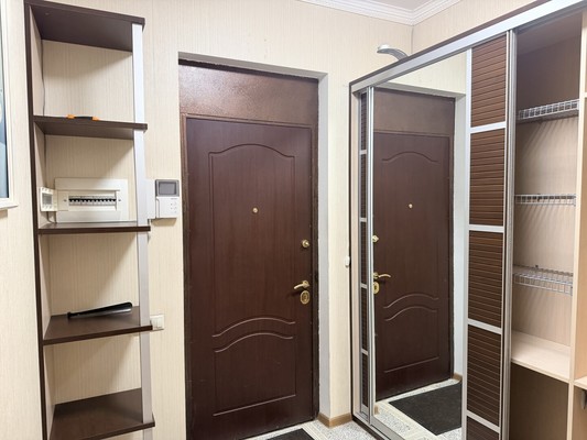 Продам однокомнатную (1-комн.) квартиру, Соловьиная Роща ул, 10, Москва г