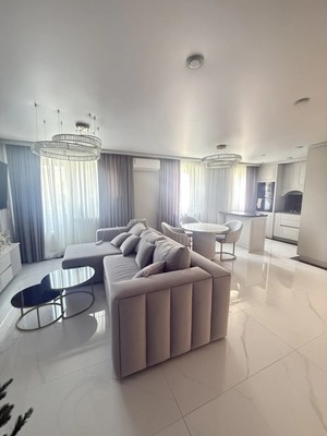 Продам трехкомнатную (3-комн.) квартиру, Ленина ул, 82, Армавир г