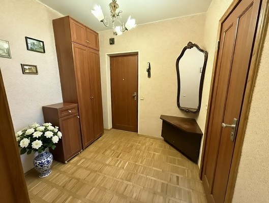Продам двухкомнатную (2-комн.) квартиру, Петровский проезд, 20, Видное г