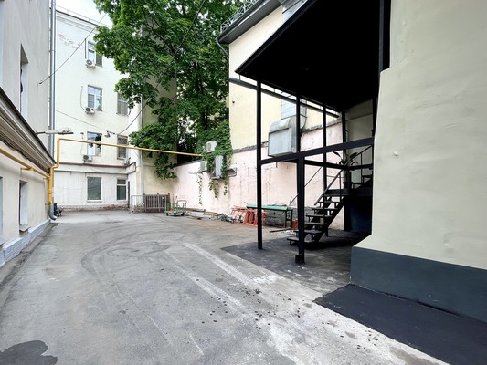 Продам коммерческое помещение 108 м2, Петровка ул, 19, Москва г