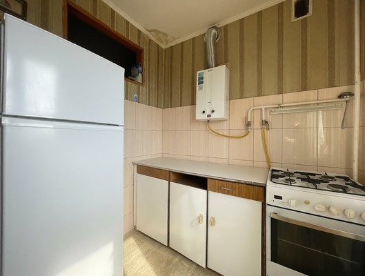 Продам двухкомнатную (2-комн.) квартиру, Дзержинского пр-кт, 168, Новороссийск г