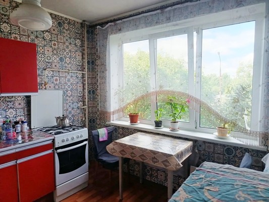 Продам двухкомнатную (2-комн.) квартиру, Генерала Кныша ул, 1, Гатчина г
