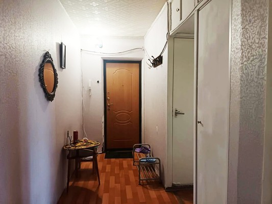 Продам двухкомнатную (2-комн.) квартиру, Генерала Кныша ул, 1, Гатчина г