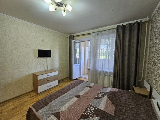 Продам двухкомнатную (2-комн.) квартиру, Молодежная ул, 29, Речицы с