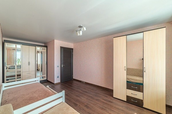 Продам трехкомнатную (3-комн.) квартиру, Зеленодольская ул, 68, Пенза г