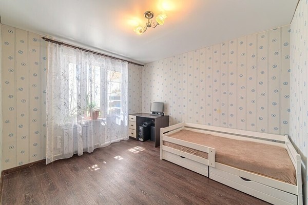 Продам трехкомнатную (3-комн.) квартиру, Зеленодольская ул, 68, Пенза г