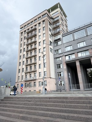 Продам многокомнатную квартиру, Серафимовича ул, 2, Москва г