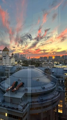 Продам многокомнатную квартиру, Серафимовича ул, 2, Москва г