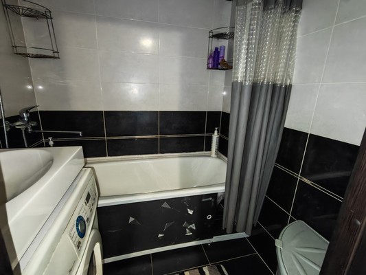 Продам трехкомнатную (3-комн.) квартиру, Победы пр-кт, 45к3, Комсомольск-на-Амуре г