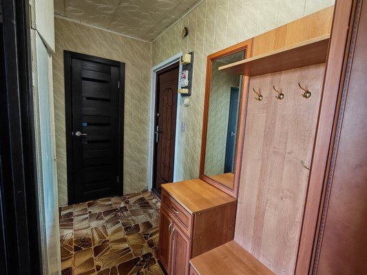 Продам трехкомнатную (3-комн.) квартиру, Победы пр-кт, 45к3, Комсомольск-на-Амуре г