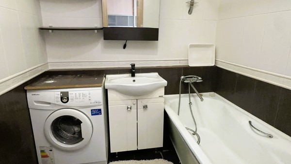 Продам трехкомнатную (3-комн.) квартиру, Есенина ул, 12А, Южно-Сахалинск г