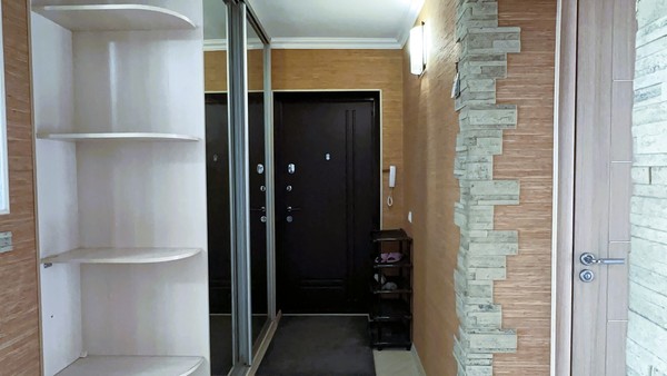 Продам трехкомнатную (3-комн.) квартиру, Есенина ул, 12А, Южно-Сахалинск г
