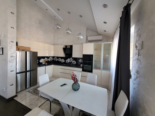 Продам трехкомнатную (3-комн.) квартиру, Чехова ул, 19, Ханты-Мансийск г