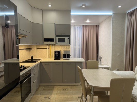 Продам трехкомнатную (3-комн.) квартиру, Югорская ул, 18, Ханты-Мансийск г