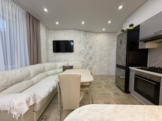 Продам трехкомнатную (3-комн.) квартиру, Югорская ул, 18, Ханты-Мансийск г