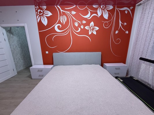 Продам трехкомнатную (3-комн.) квартиру, Югорская ул, 18, Ханты-Мансийск г