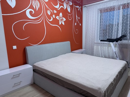 Продам трехкомнатную (3-комн.) квартиру, Югорская ул, 18, Ханты-Мансийск г