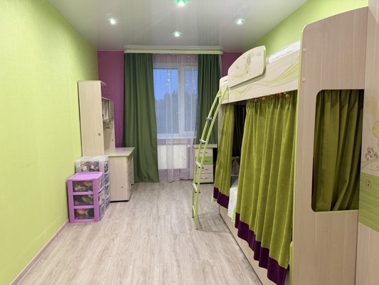 Продам трехкомнатную (3-комн.) квартиру, Югорская ул, 18, Ханты-Мансийск г