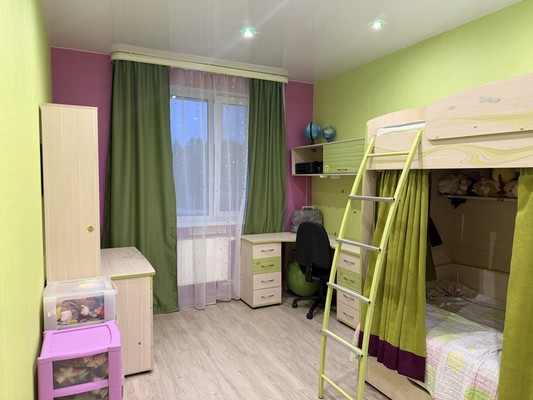 Продам трехкомнатную (3-комн.) квартиру, Югорская ул, 18, Ханты-Мансийск г