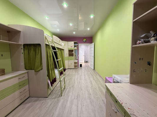 Продам трехкомнатную (3-комн.) квартиру, Югорская ул, 18, Ханты-Мансийск г