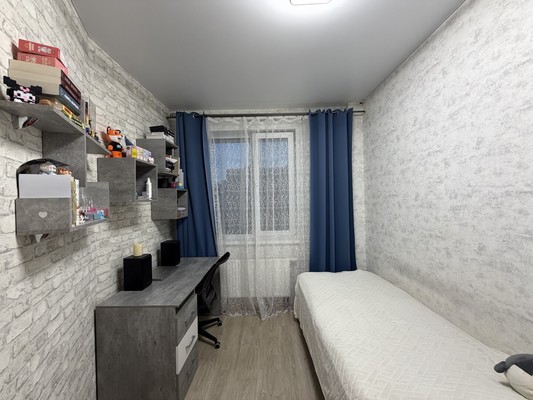Продам трехкомнатную (3-комн.) квартиру, Югорская ул, 18, Ханты-Мансийск г