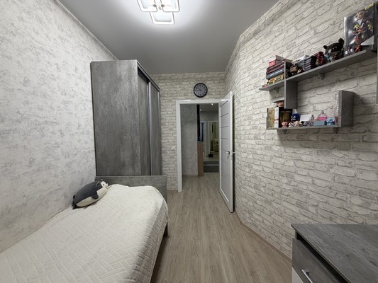 Продам трехкомнатную (3-комн.) квартиру, Югорская ул, 18, Ханты-Мансийск г