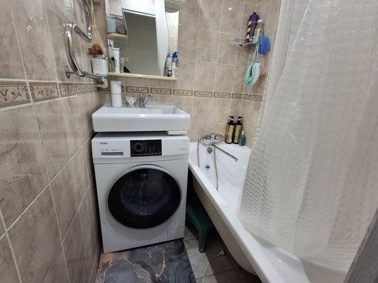 Продам трехкомнатную (3-комн.) квартиру, 7, Дубровицы п