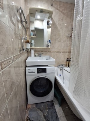 Продам трехкомнатную (3-комн.) квартиру, 7, Дубровицы п