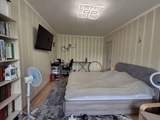 Продам трехкомнатную (3-комн.) квартиру, 7, Дубровицы п