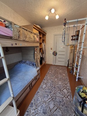 Продам трехкомнатную (3-комн.) квартиру, 7, Дубровицы п
