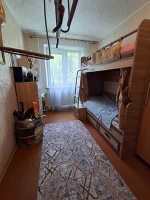 Продам трехкомнатную (3-комн.) квартиру, 7, Дубровицы п
