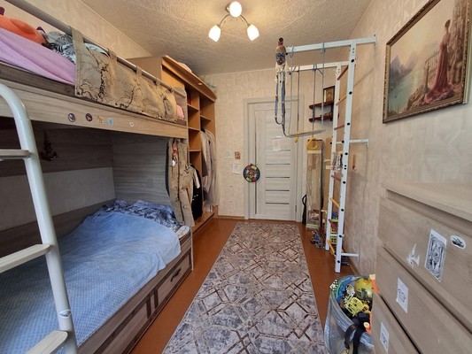 Продам трехкомнатную (3-комн.) квартиру, 7, Дубровицы п