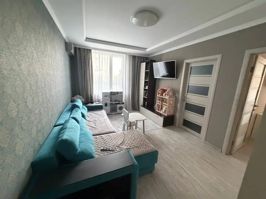 Продам трехкомнатную (3-комн.) квартиру, Луговая ул, 6ж, Симферополь г