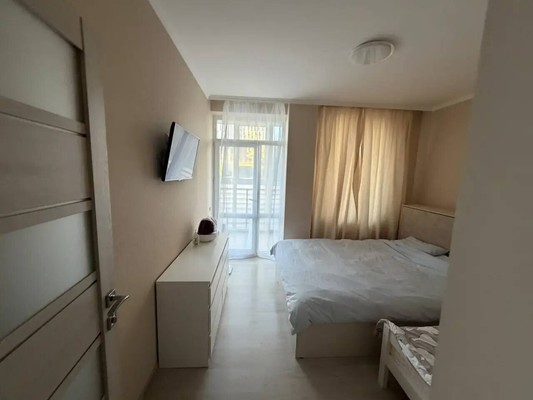 Продам трехкомнатную (3-комн.) квартиру, Луговая ул, 6ж, Симферополь г