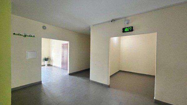 Продам трехкомнатную (3-комн.) квартиру, Луговая ул, 6ж, Симферополь г