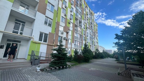 Продам трехкомнатную (3-комн.) квартиру, Луговая ул, 6ж, Симферополь г