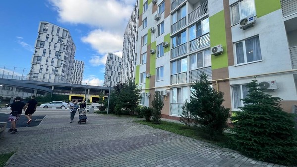 Продам трехкомнатную (3-комн.) квартиру, Луговая ул, 6ж, Симферополь г