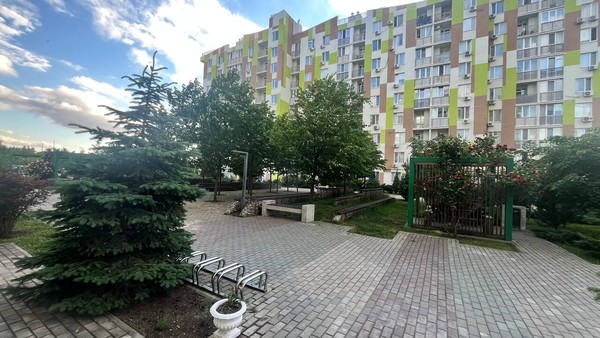 Продам трехкомнатную (3-комн.) квартиру, Луговая ул, 6ж, Симферополь г