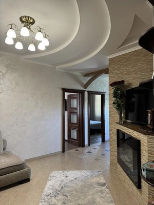 Продам трехкомнатную (3-комн.) квартиру, Балаклавская ул, 47а, Симферополь г