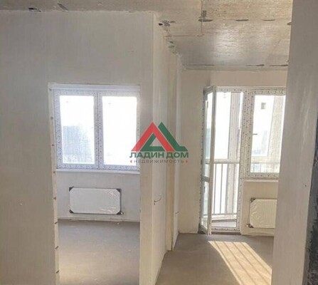 Продам трехкомнатную (3-комн.) квартиру, им. Адмирала Крузенштерна ул, 6, Краснодар г