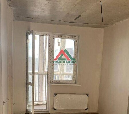 Продам трехкомнатную (3-комн.) квартиру, им. Адмирала Крузенштерна ул, 6, Краснодар г