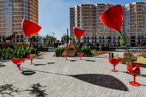 Продам трехкомнатную (3-комн.) квартиру, Ветеранов ул, 85, Краснодар г