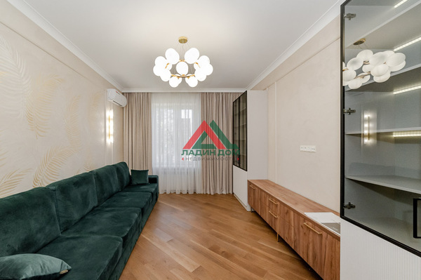 Продам трехкомнатную (3-комн.) квартиру, Красная ул, 204, Краснодар г